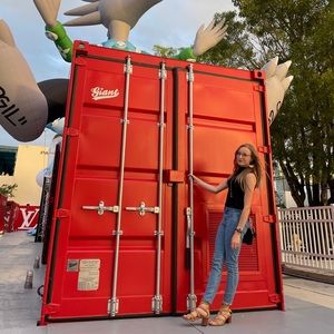 Meet your Posher, Claire